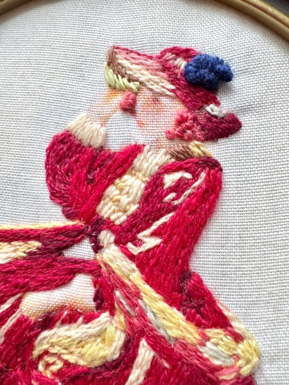 Vintage Crewel Embroidered Royal Doulton Lady in Red Framed Wall Art Artwork - Picture 5 of 14